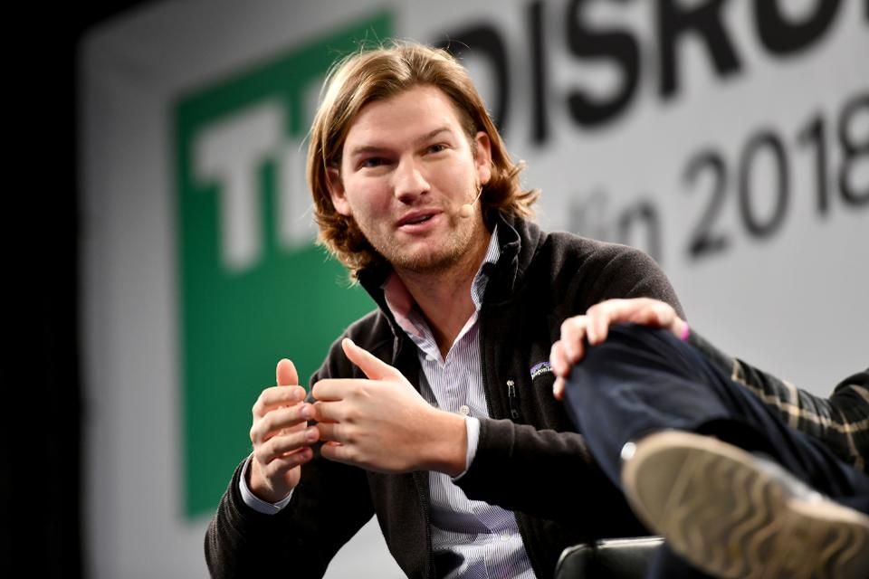 AlexDumpling's tweet photo. Wow! My bank, N26, just became Europe's most valuable mobile bank. With a $2.7 billion valuation, N26 overtakes Revolut. https://t.co/C21SlALIpU #Banking #mobilebank #N26 https://t.co/geii8JZWnq