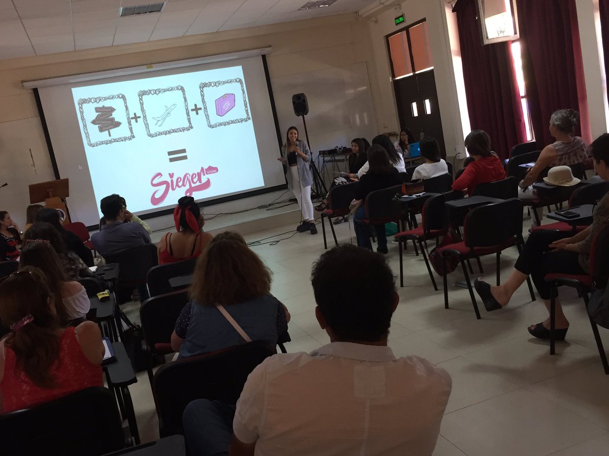 En panel #FenixFest de <a href="/userena/">U. de La Serena</a> Claudia Bustos de Sieger Store expone acerca de su emprendimiento de venta de zapatos personalizados que usa suelas de material reciclado ¡Impulsando el emprendimiento sustentable! ♻️👠🥿
