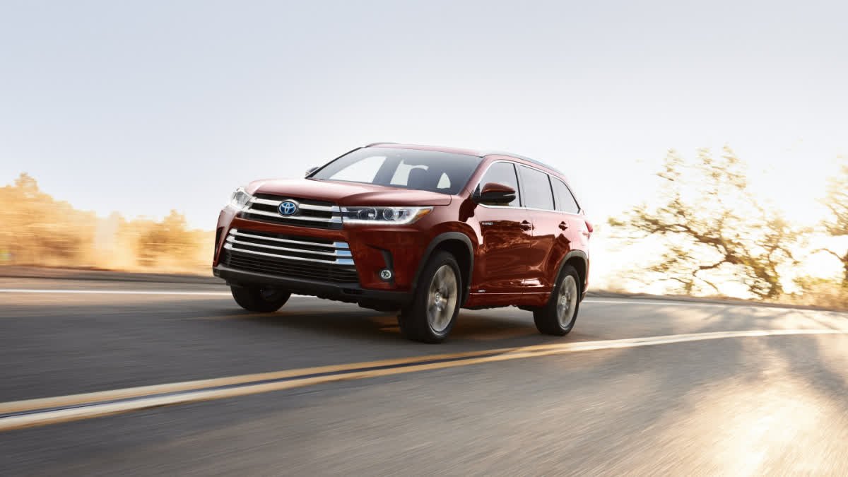 Turn your New Year resolutions into a reality. Lease the 2018 Toyota Highlander LE V6 for only $306 per month. Contact us today to find your Highlander:
 📱888-755-4840
💻 ow.ly/2K7G30nbuEw 
#NewCar #2019Goals #Finance #Auto #Boston #NewEngland