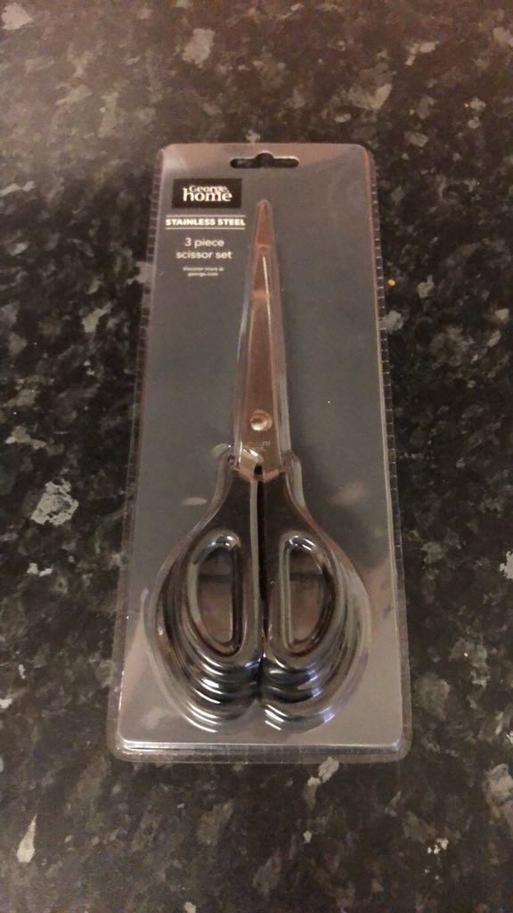 J4CKIE_TV's tweet photo. How am I supposed to get the scissors out of the packaging without scissors!? Obviously if I’m buying scissors I don’t have any scissors 😂 https://t.co/SAU27EHinT