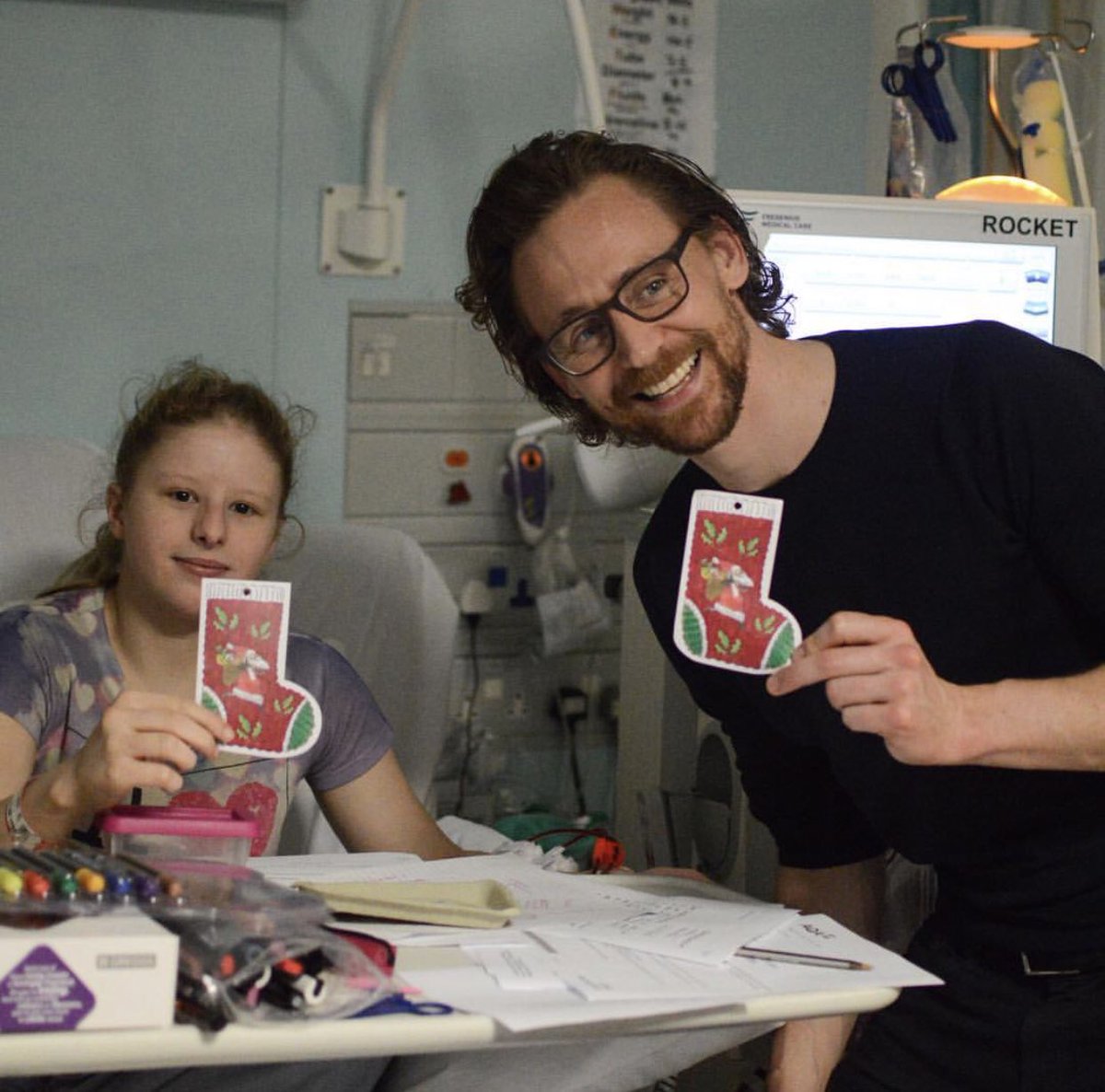 HiddlestonSpam's tweet image. Charity with children.
#HiddlesLetterC 
#TomHiddleston
