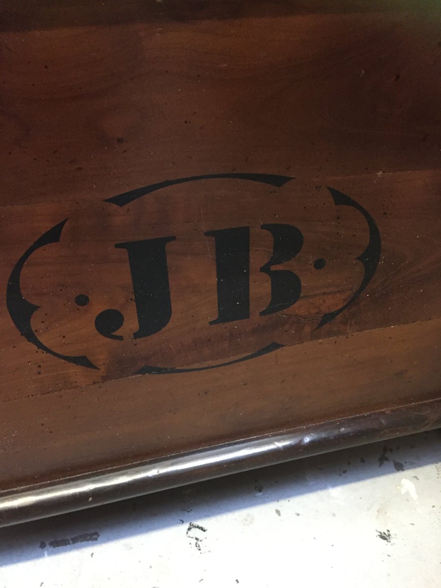 AboutTheWood's tweet photo. Heritage pieces and the colonial past.  More of our business clients are shying away from flatpack furniture and restoring some of their corporate past that has been kept in storage.  Just as functional and a glorious addition to the work space and home #DasIndias https://t.co/d2vpWAJ1Uw