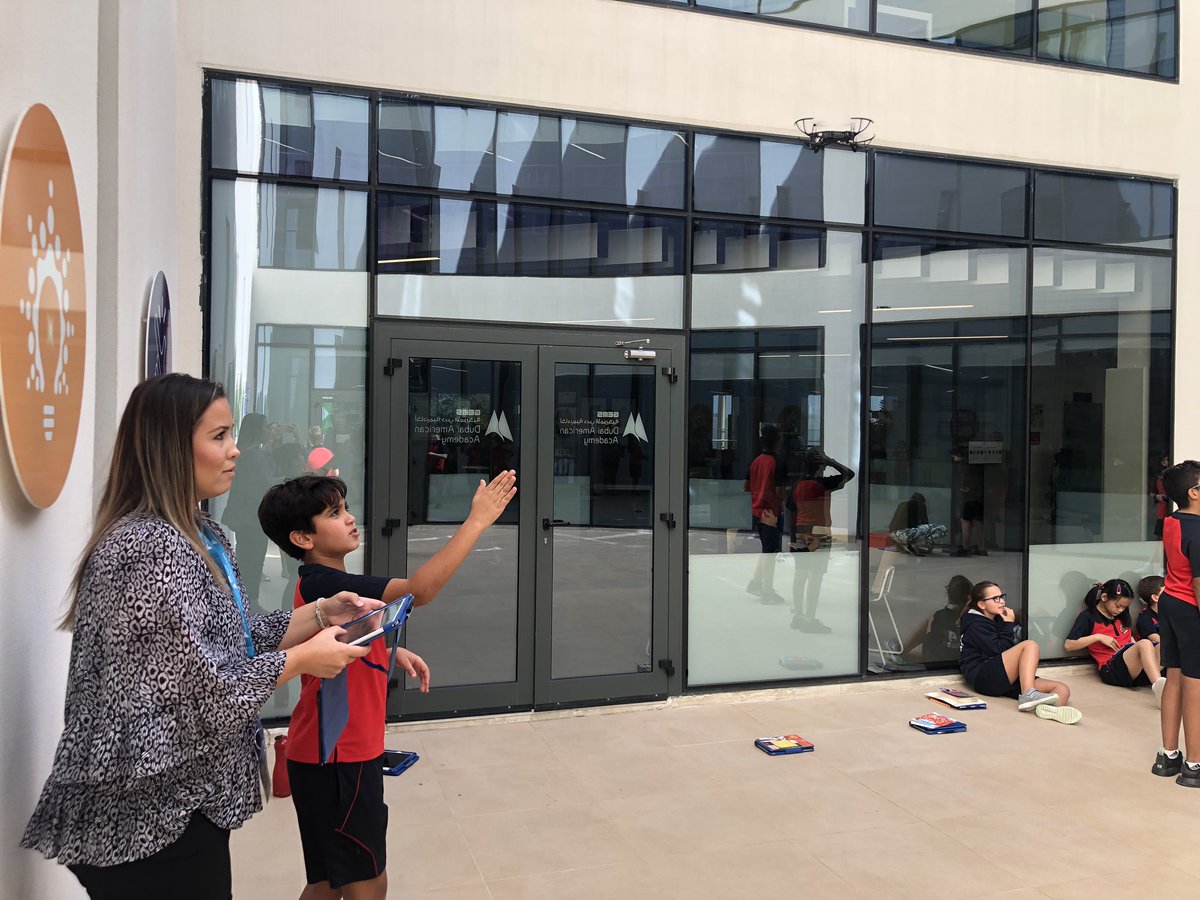 laurenangarola's tweet image. When the students do the teaching 👏🏼👏🏼👏🏼 Miss K had the best drone coach, made sure she didn’t crash &amp;amp; explained to her all the ways you can navigate a drone! #studentled We love our @Parrot Mambo drones #dronesforedu #edtech #DAAbestyearever