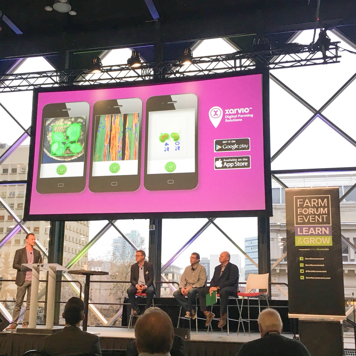xarviodf's tweet photo. “Autonomous spraying will be active in Canada within the next five years.” #xarvio Business Development Manager for Canada, Warren Bills, gave his prediction to the audience at the Farm Forum Event 2018. Read more about it in our event review. 👉 https://t.co/pJpEt3lr07 https://t.co/MAB4H9oKAU