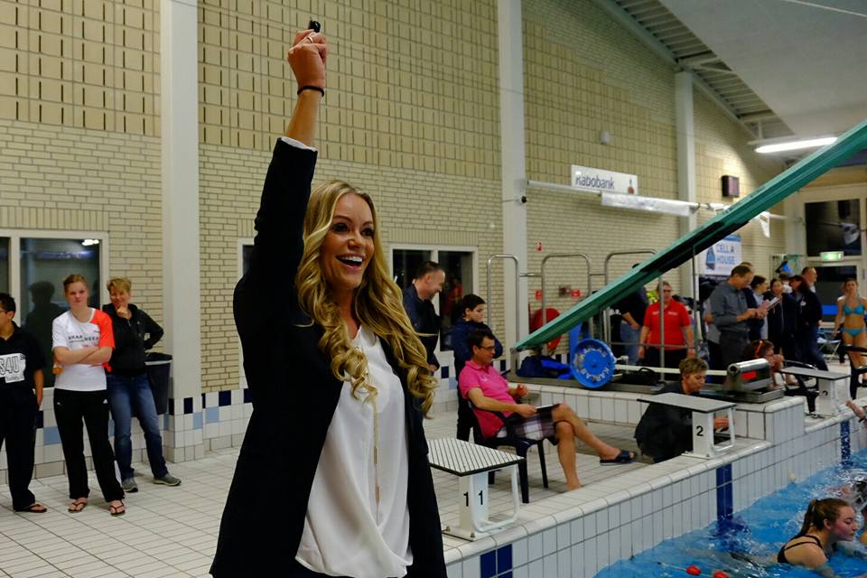 Inge de Bruijn zal de zwemmarathon, net als voorgaande jaren. Samen met de burgemeester van Barendrecht komen openen. Startschot om 19.00 uur.
<a href="/DeBruijnZwembad/">IngeDeBruijnZwembad</a>