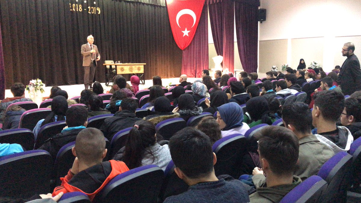 Prof. Dr. Ahmet ŞİMŞİRGİL, Canik ilçe Milli Eğitim Müdürlüğünün düzenlediği etkinlik kapsamında Canik ilçesinde bulunan lise öğrencileriyle bir araya geldi. <a href="/ahmetsimsirgil/">Ahmet Şimşirgil</a>