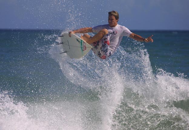 SaundersColin's tweet photo. Como dicen por ahi " En Mis anos Mozos.."
Dias de surf, competencia, viajes..
Living the dream #Tbt ✌️
Foto: Phillipe Demarsan 
*
*
*
#beach #surfing #ocean #travel #waves #summer #love #beachlife #surfer #sea #instagood #sun #tech #design #innovation #instadaily #lifestyle https://t.co/SpkLjBA06p