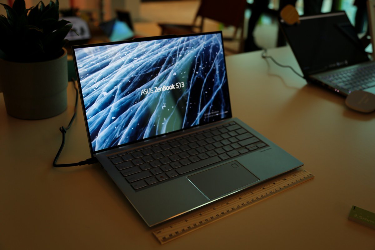 ASUSTR's tweet image. Yeni ASUS #ZenBook, #VivoBook, #StudioBook ve dahası...
#CES2019&apos;da tanıtılan muhteşem ASUS yeniliklerini keşfet!