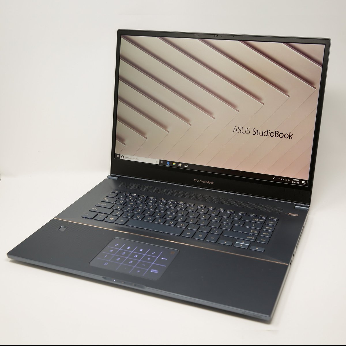 ASUSTR's tweet image. Yeni ASUS #ZenBook, #VivoBook, #StudioBook ve dahası...
#CES2019&apos;da tanıtılan muhteşem ASUS yeniliklerini keşfet!