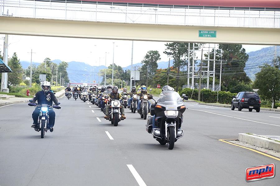 MPH_Motopartes's tweet photo. En #Mph disfrutamos compartir con nuestros clientes y clubes, por eso hoy le dedicamos nuestro #tbt al Moto Ride del 2015 en el que participaron diversos clubes de motos en Chiriquí Pendientes al Ride de este año..!
.
#RideMph #MphDavid #TBTmph #ClubMotosPanama https://t.co/MrGkqDqeVv
