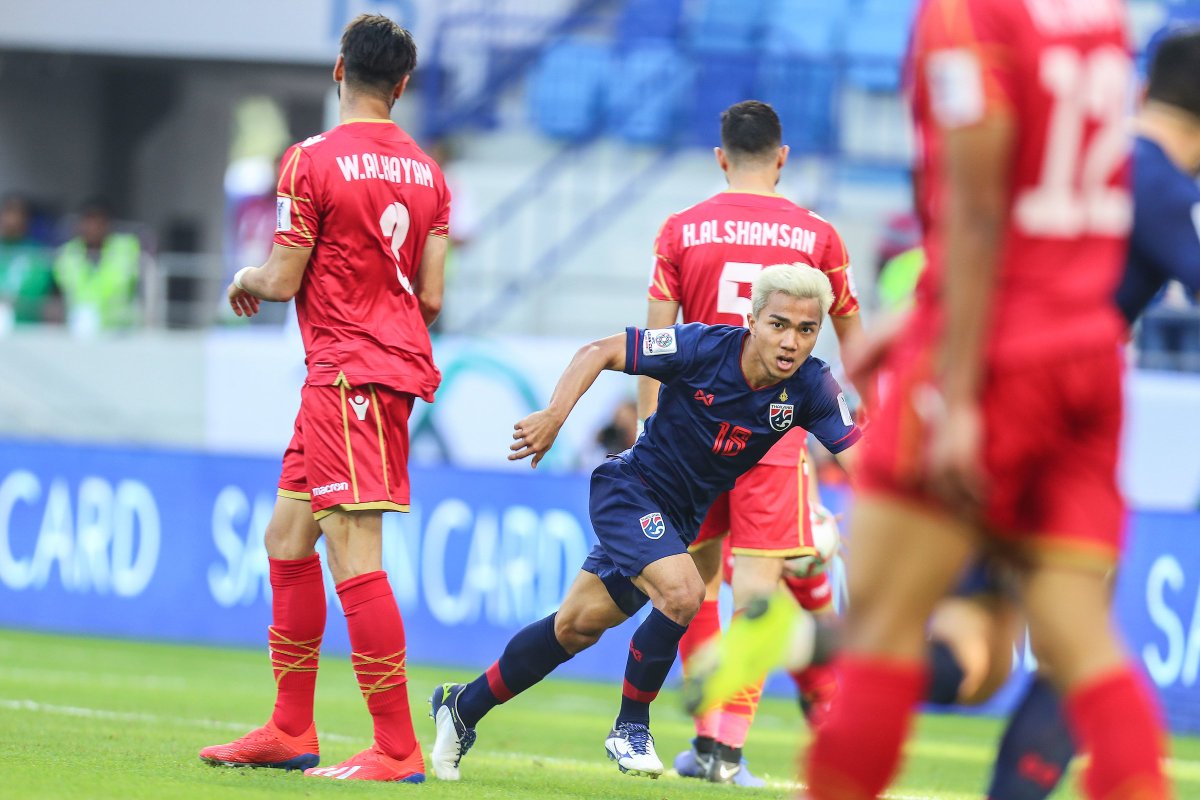 afcasiancup's tweet photo. ⏱️ FULL-TIME | 🇧🇭 Bahrain 0-1 Thailand 🇹🇭

The War Elephants secure their first three points of the #AsianCup2019 thanks to Chanathip Songkrasin's 2nd-half strike. https://t.co/nLtl4RuHbv