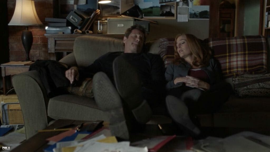 Rebecky1013's tweet photo. Happy 1 year anniversary to this MASTERPIECE. The episode that restored my faith in everything after the shitshow that was MS3...and is now easily in my all time top 10. THANK YOU GLEN MORGAN. We will forever be in your debt!! ❤️🙌🏻#TheXFiles #XFThis #Thisiversary https://t.co/CfofDsgGNK