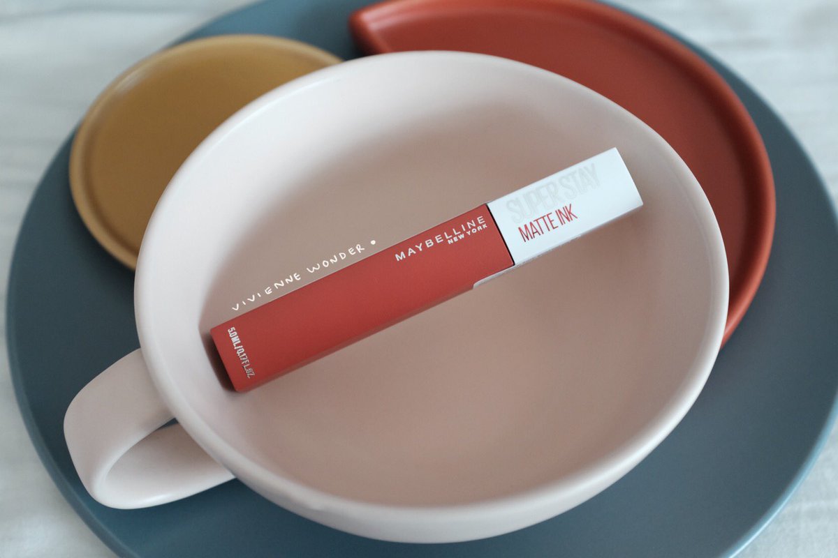Viviennewonder's tweet photo. มาสวอชให้ดู Maybelline Super Stay Matte Ink หนึ่งในสีใหม่ 12 สี ที่วี่ทาคือสี 205 สีส้มกลางๆ ทาได้เอฟวี่เดย์ลุค และใครที่ชอบความทน บอกเลยไม่มีใครทนได้กว่านี้อีกแล้ว แทบไม่ต้องเติม อยู่ทั้งวัน ลิปกลิ่นหอม หัวแปรงทาเข้ามุมปากง่ายดี วี่มีมาแจก 5 แท่ง สีนี้เลย RT อย่างเดียวพอจ้า https://t.co/d1nCnvmkN7