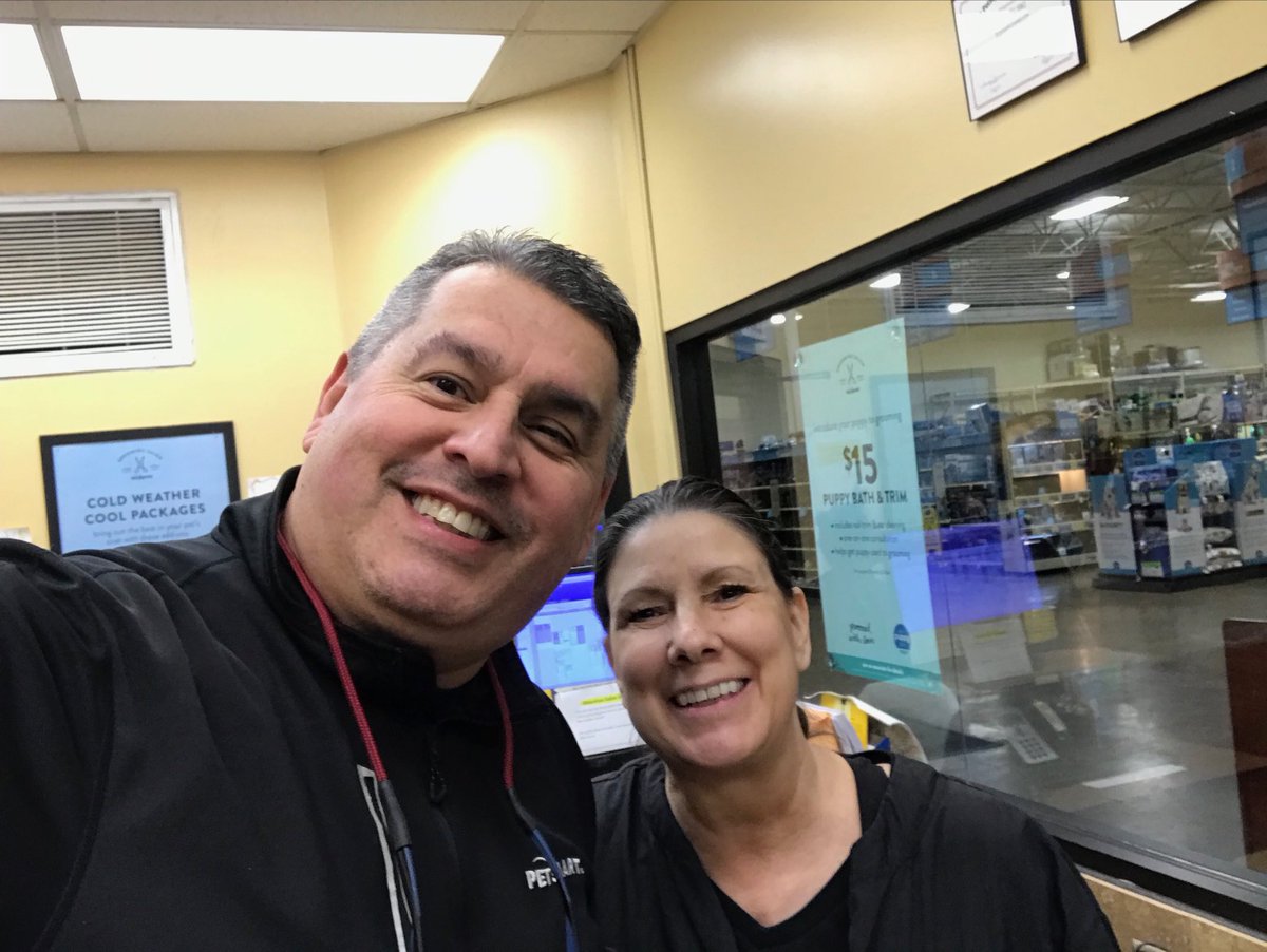 JoeCahue's tweet photo. Love meeting stylists that enjoy their craft after 20 YRS! Peg @ PetSmart #586 N Fayette Township PITT PA is the Trusted Partner. Thanks Peg for 20YRS of service, we all appreciate you. #LifeAtPetSmart#GLSwag##LeadershipMatters https://t.co/tPkh2FNmRN