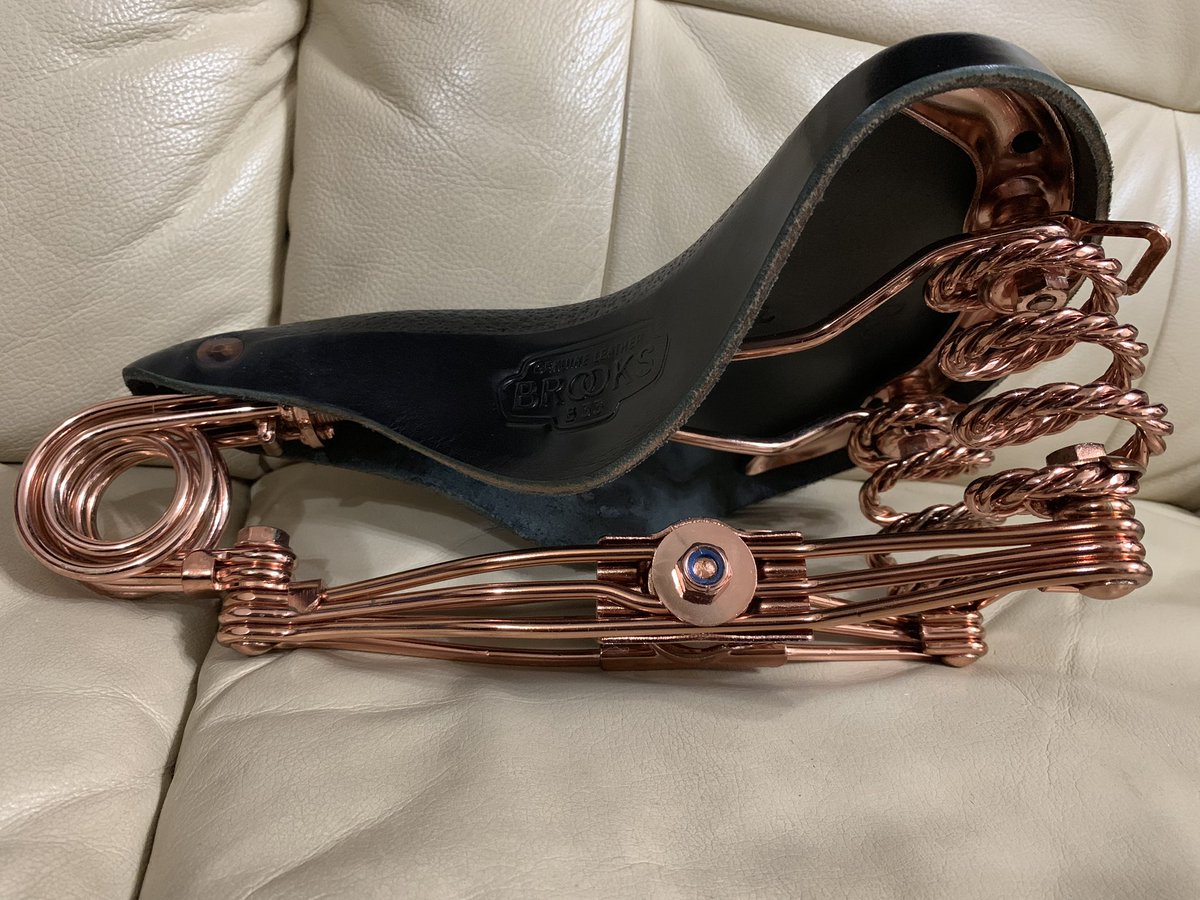 romesama_'s tweet photo. 今日 BROOKS B33 150th Anniversary モデル 届きました🙌
画像で見ていたイメージよりはるかに大きく、スプリングの凝ったネジネジ具合に感動してます😍
どれに付けようかな♪

#RuffCycles
#CustomBicycle
#CustomCruiser
#StretchCruiser
#ビーチクルーザー
#LowKustomBC https://t.co/NXreiesJQV