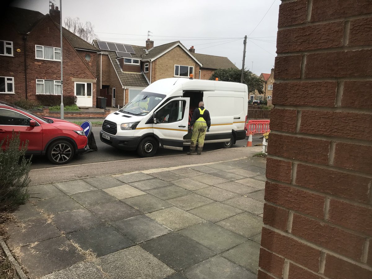 cloudsmithy's tweet photo. @stwater hi - any idea why these guys - who apparently work for you - feel they can block people’s driveways with no notice, and then laugh as my wife tries to park the car, and swear at passing schoolchildren? https://t.co/eEFzLFfTvA