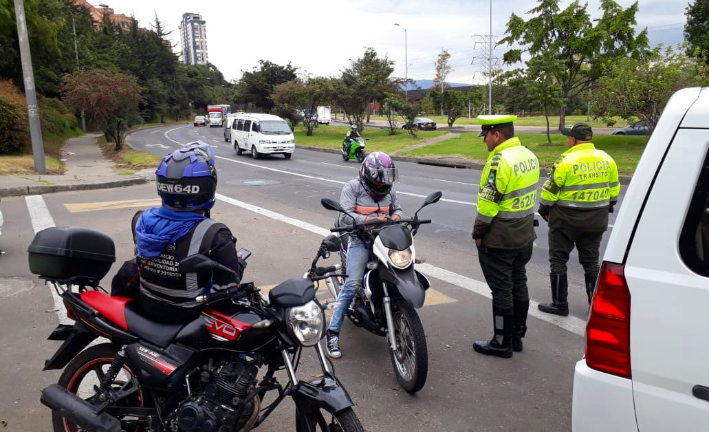 SectorMovilidad's tweet image. 🚨Operativo de control para verificar cumplimiento del carril preferencial 🚎

📍Av. Boyacá con calle 119 

📋 23 Comparendos
🚔 2 Inmovilizados

☝️Ten en cuenta que está infracción (C14) da para inmovilización del vehículo.

#UnaBuenaMovidadParaTodos
