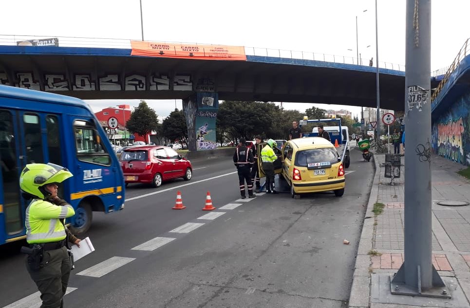 SectorMovilidad's tweet image. 🚨Operativo de control para verificar cumplimiento del carril preferencial 🚎

📍Av. Boyacá con calle 119 

📋 23 Comparendos
🚔 2 Inmovilizados

☝️Ten en cuenta que está infracción (C14) da para inmovilización del vehículo.

#UnaBuenaMovidadParaTodos