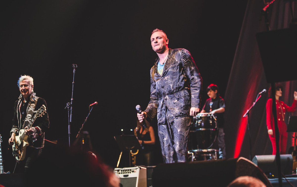 MDOcio's tweet photo. #Planes #Música  #ABowieCelebration David Bowie revive en #Madrid tres años después de su muerte. https://t.co/lb3PnRfyHF … @circoprice  @Inverfest  @BowieTour @mikegarson https://t.co/YvA0sVwKrM