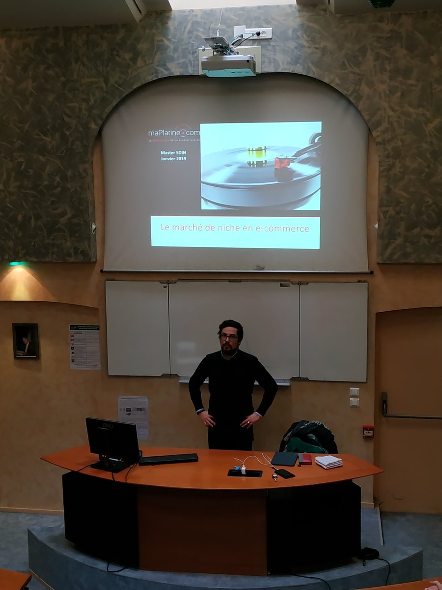 MasterSDIN's tweet photo. Présentation du commerce de niche par @TreJerome, co-fondateur de https://t.co/z0ohtZnkRR et parrain du #MasterSDIN https://t.co/cAFGrsAchc