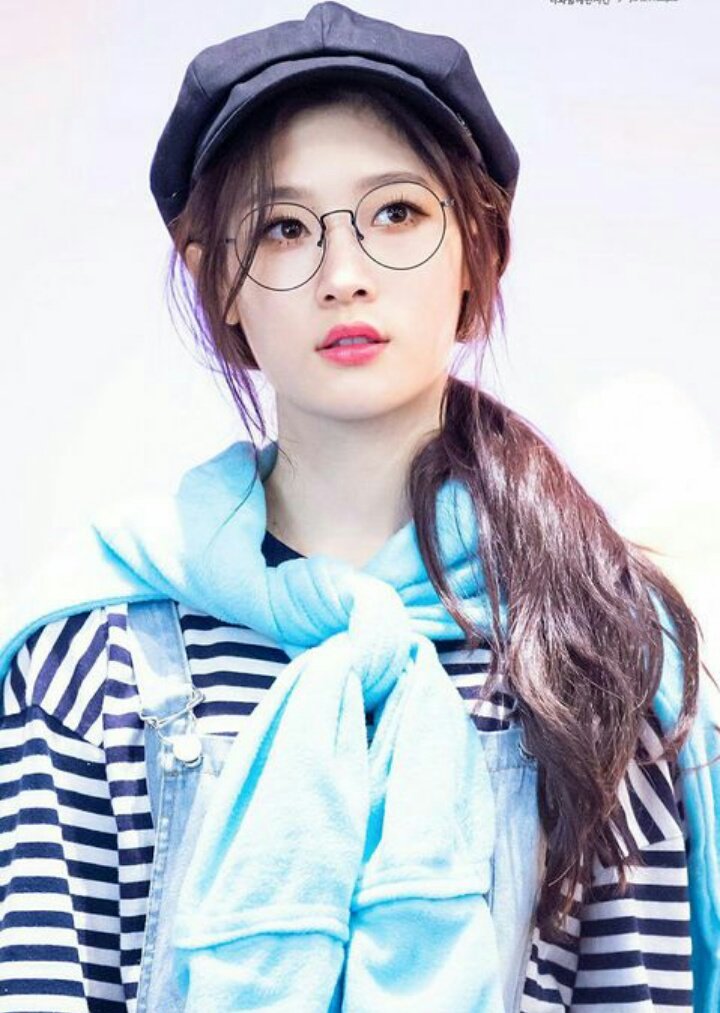 deanforatlantis's tweet photo. Seketika gue meragukan orientasi gue ketika melihat dua orang ini😟
Hngg... 

#JungChaeyeon #Chaeyeon 
#KangYebin #Rena #Yebin https://t.co/7r3UpO8OrL