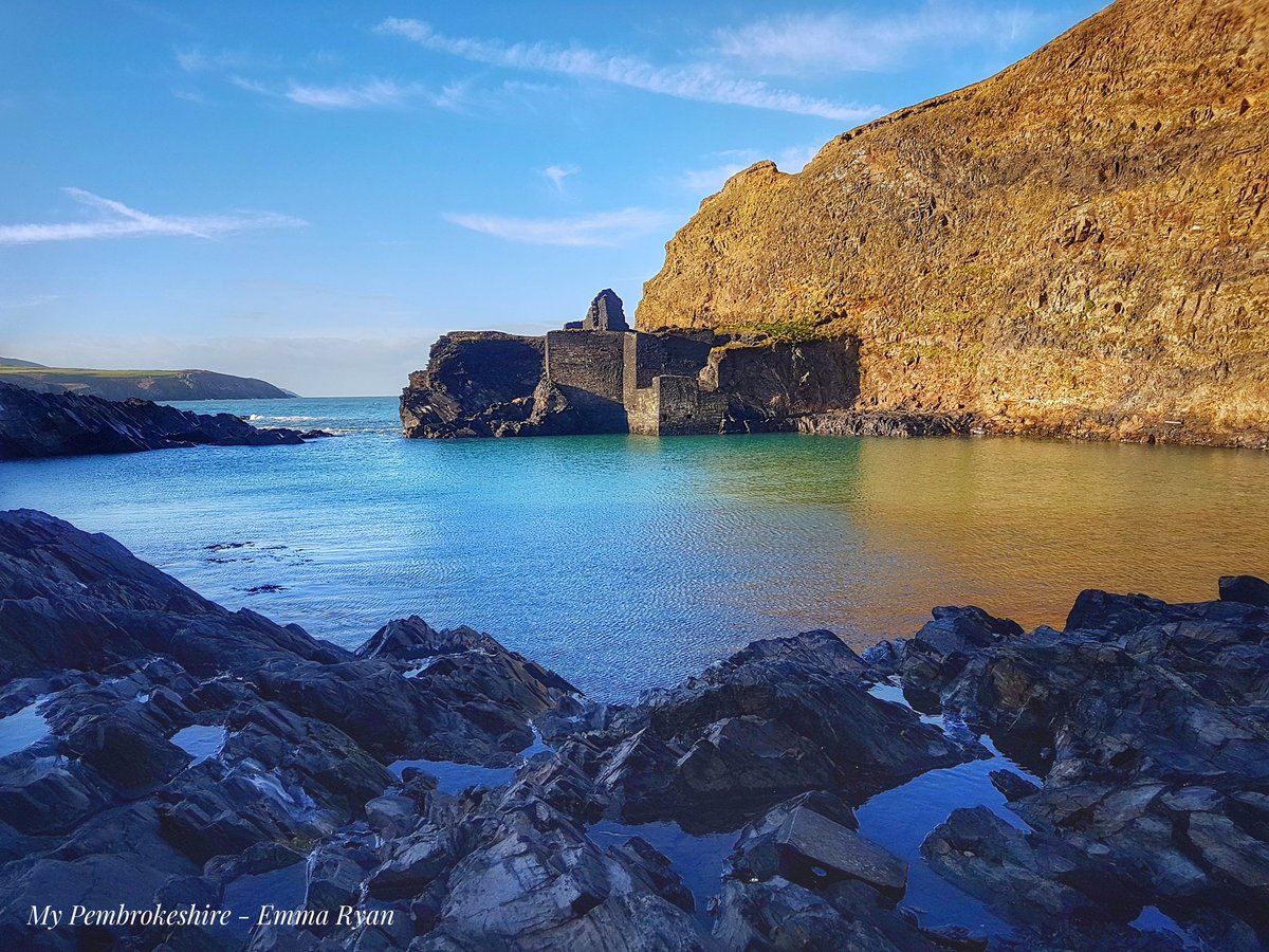 MyPembsEmmaRyan's tweet image. So Beautiful at the Blue Lagoon, Abereiddy, yesterday morning @ruthwignall @kelseyredmore @PembsCoast @VisitPembs @visitwales @DerekTheWeather @ItsYourWales @behnazakhgar @itvcoastcountry @WalesCoastUK @FBMHolidays @NTWales  #bluelagoon #Abereiddy #Pembrokeshire #findyourepic