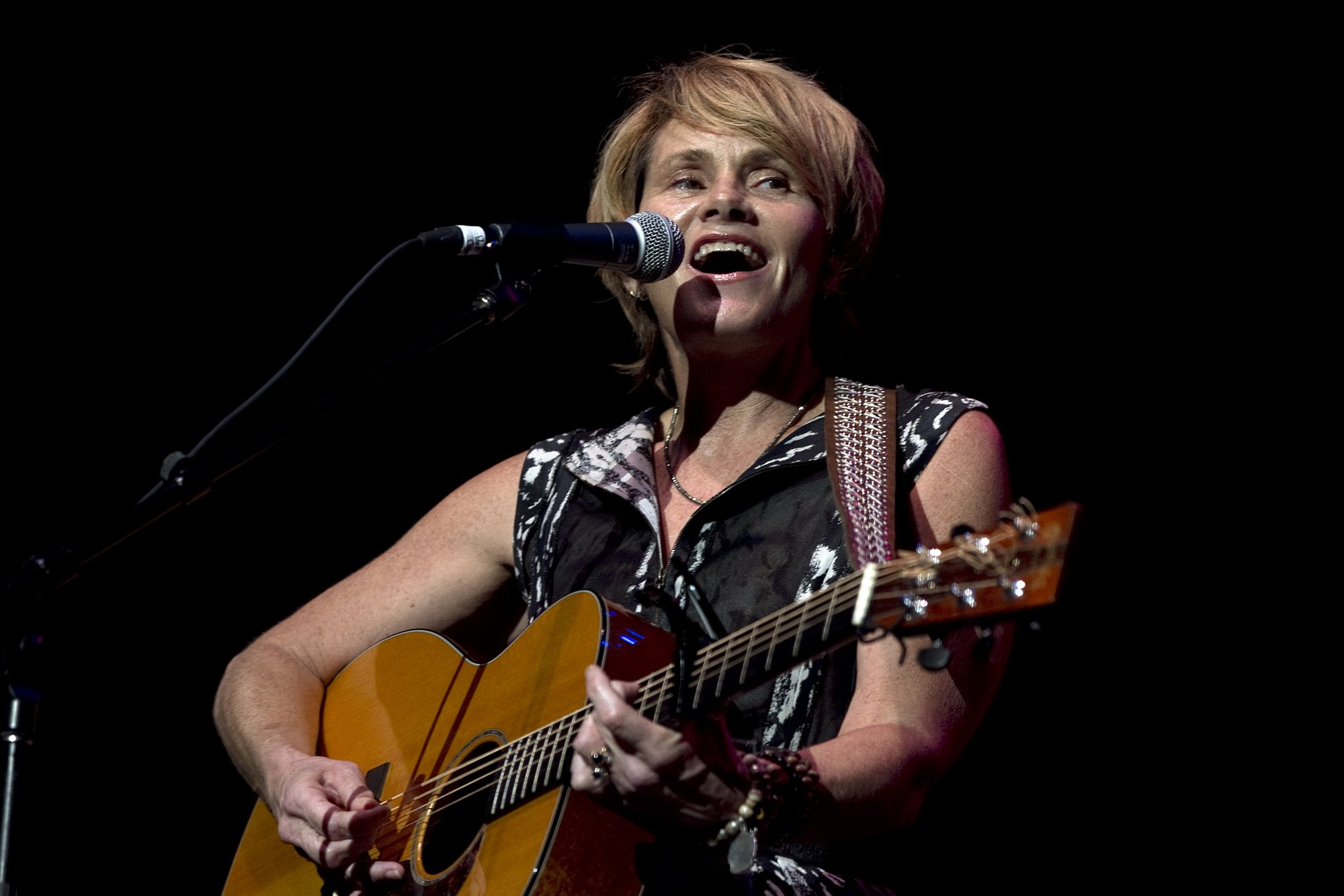 Wishing Shawn Colvin (Sunny Came Home) a very HAPPY BIRTHDAY today! 