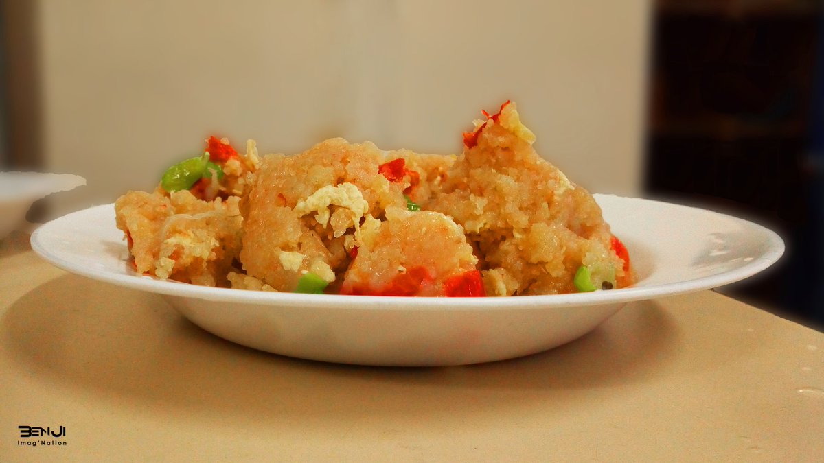 BenjaminKogble's tweet photo. C'était mon deuxième repas de la deuxième journée 2019😋😋😋. Façon c'est doux... Quand inspiration culinaire la prend, c'est ce que ça donne. 😀😀
Charlotte Makou a cuisiné 
#RecetteUnique
#ChachaCookedIt
#MiamMiam 
#2019Vibes 
@BenjaminKogble @Benji3103 ShootIt https://t.co/9aaNMIU57u