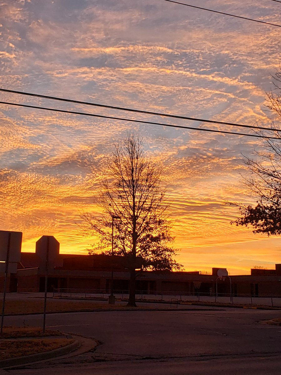 The sun is shining on Bentwood Elementary today and we're ready for a great day of learning! <a href="/foreverbentwood/">Bentwood Elementary School</a>  <a href="/cmcdonaldbe/">Dr. Cathy McDonald</a>