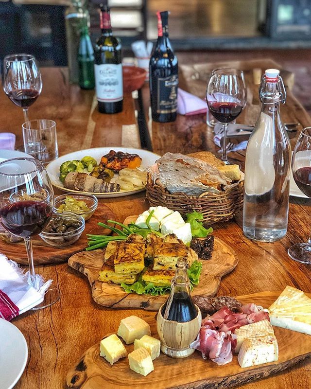 jokuti's tweet photo. The beginning of an Albanian feast!
#jokuti_albania
#foodie #mriziizanave #albania #albanianfood #antipasti #cheese #albaniancheese #fishte #zadrima #charcuterie #twitter #mullixhiu #farmtotable #kantinakallmeti #kalmet https://t.co/W5ZMs7jFAh