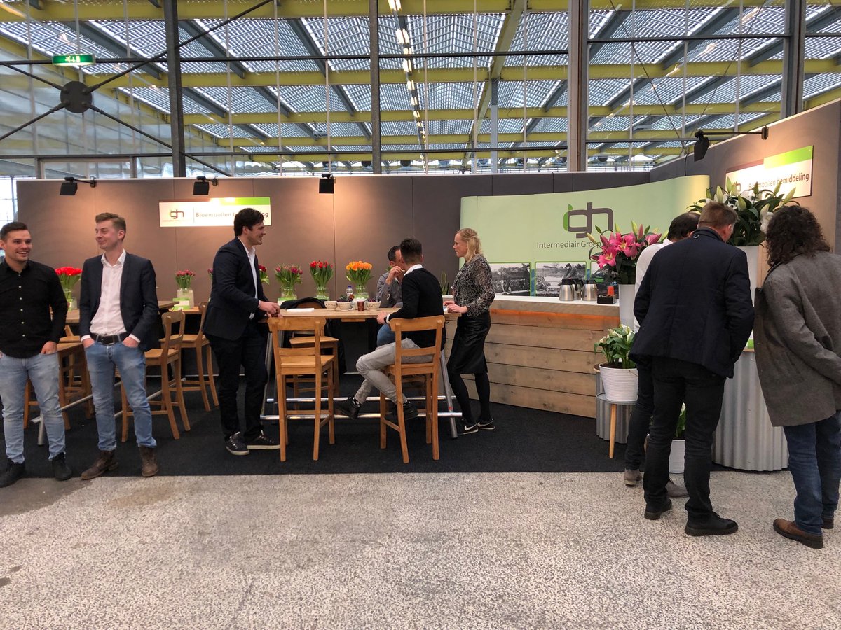 vhkaar's tweet photo. Mechanisatie Vijfhuizen doorlopend mensen op gesprek. Vandaag laatste dag #IGHbv #calla #lelie #tulp https://t.co/vhirowd4tZ