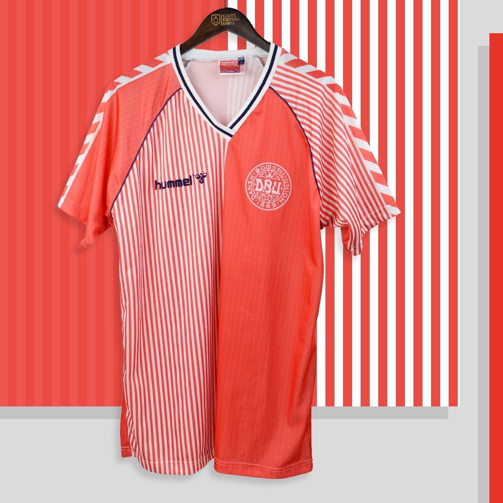 Classic Football Shirts Shirt Design Best Of The Half And Half Which Is Your Favourite Can You Think Of Any Other Teams That Wear A Half And Half Kit T Co E7qtisyduw