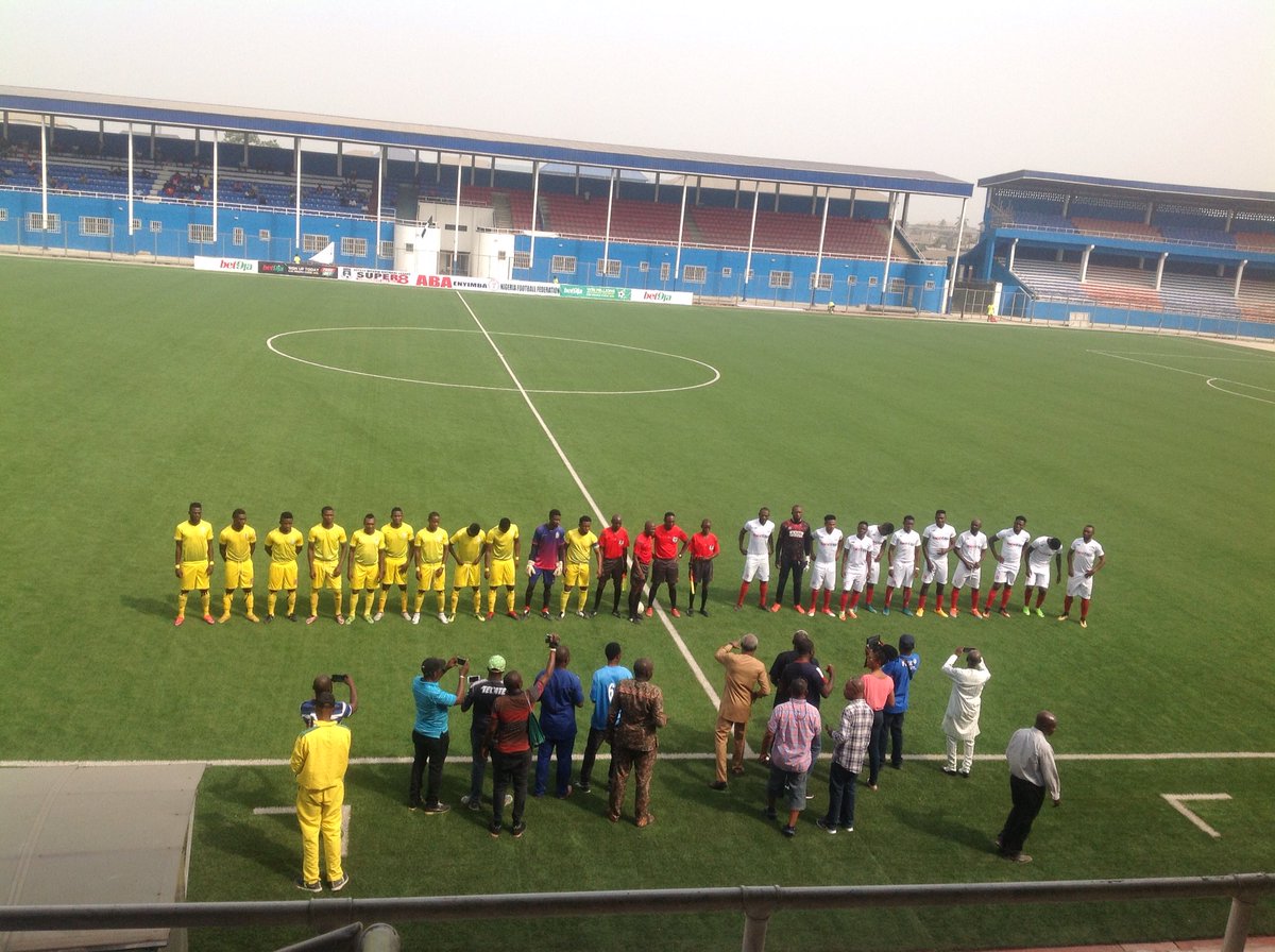 Hello from Aba, venue of the #NNLSuper8 tournament which comes to an end today.

We are set for the final game between @kadacityfc and @bendelinsurancefc.

Ref: Olayinka Olajide.

Game now underway.

#YourSportsMemo
