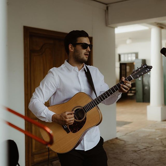 Hope everyone is having an awesome 2019 so far! This year is gonna be great, I can feel it! 
#music #corporatebandlife #livemusic #weddingmusic #guitarist #guitarcover #guitaristofinstagram #acousticguitar #lariveeguitars bit.ly/2Cdk4YO