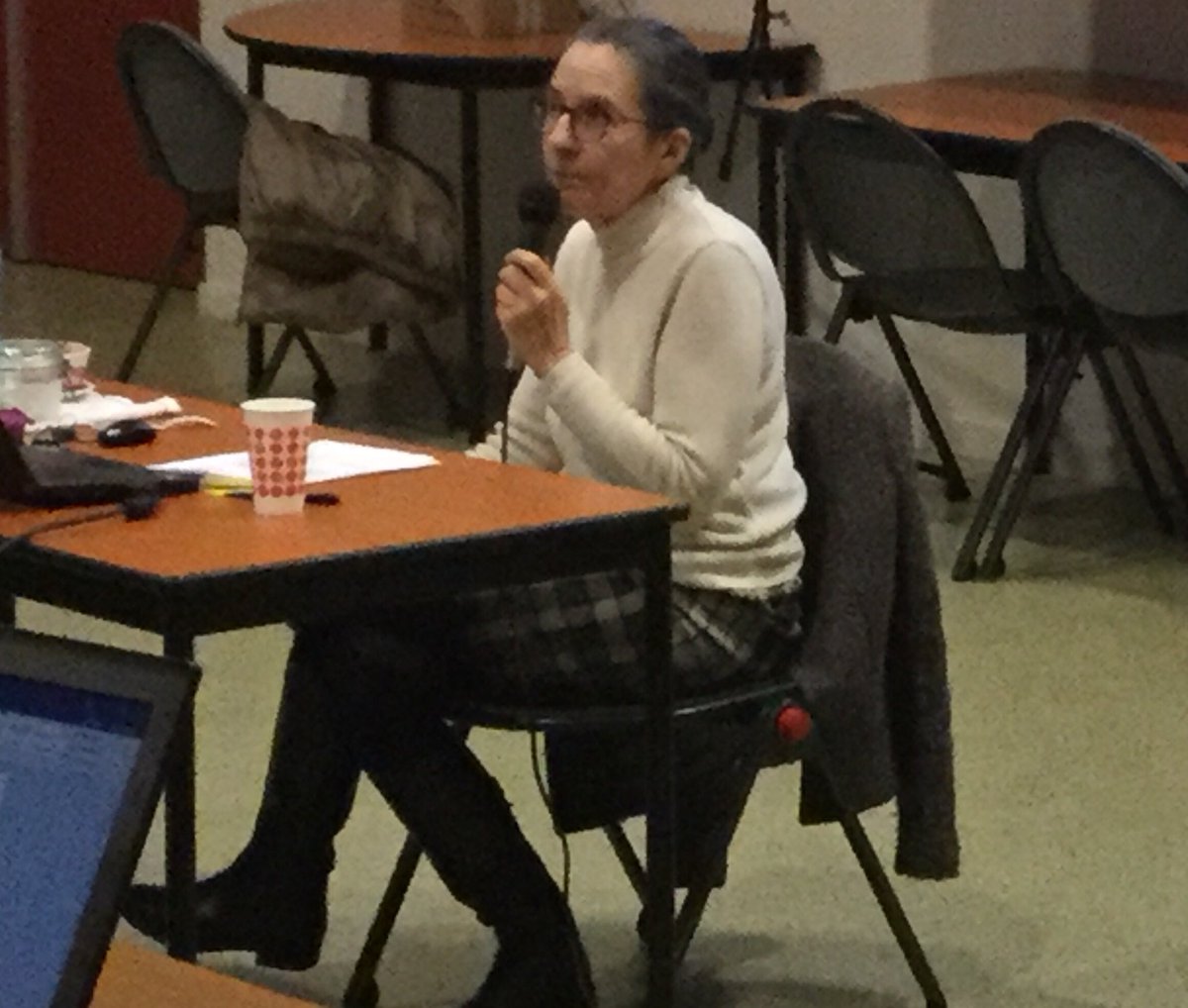 Conférence Viviane Bouysse sur la continuité Gs/CP Qu’est il important que l’élève ait acquis à la fin de la maternelle? Objectif primordial: que tout enfant quitte la GS avec la conviction de réussir à apprendre. #ecolematernelle #bienveillance