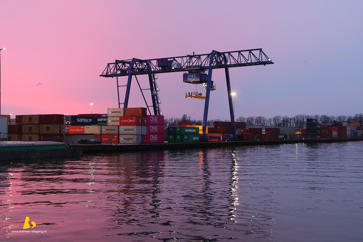 Onderweg voor Meppel aan Zee, MCS terminal Meppel gereed voor aankomst Vogue.