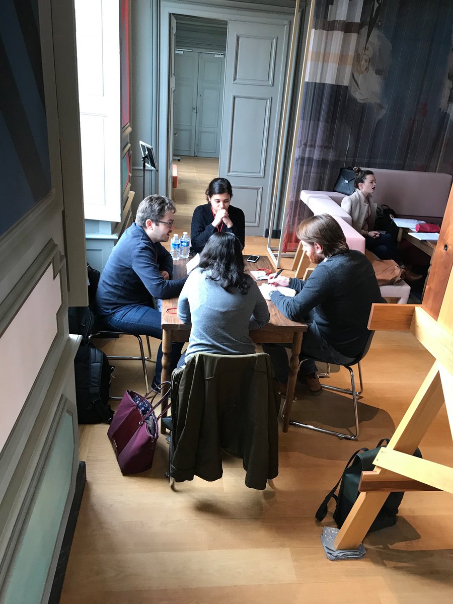 dill_up's tweet photo. Les groupes projets se sont réunis pour travailler, avec l’aide des experts digitaux qui sont venus leur prêter main forte aujourd’hui ! @dill_up #DiLLDay https://t.co/fmE1B4sNwG