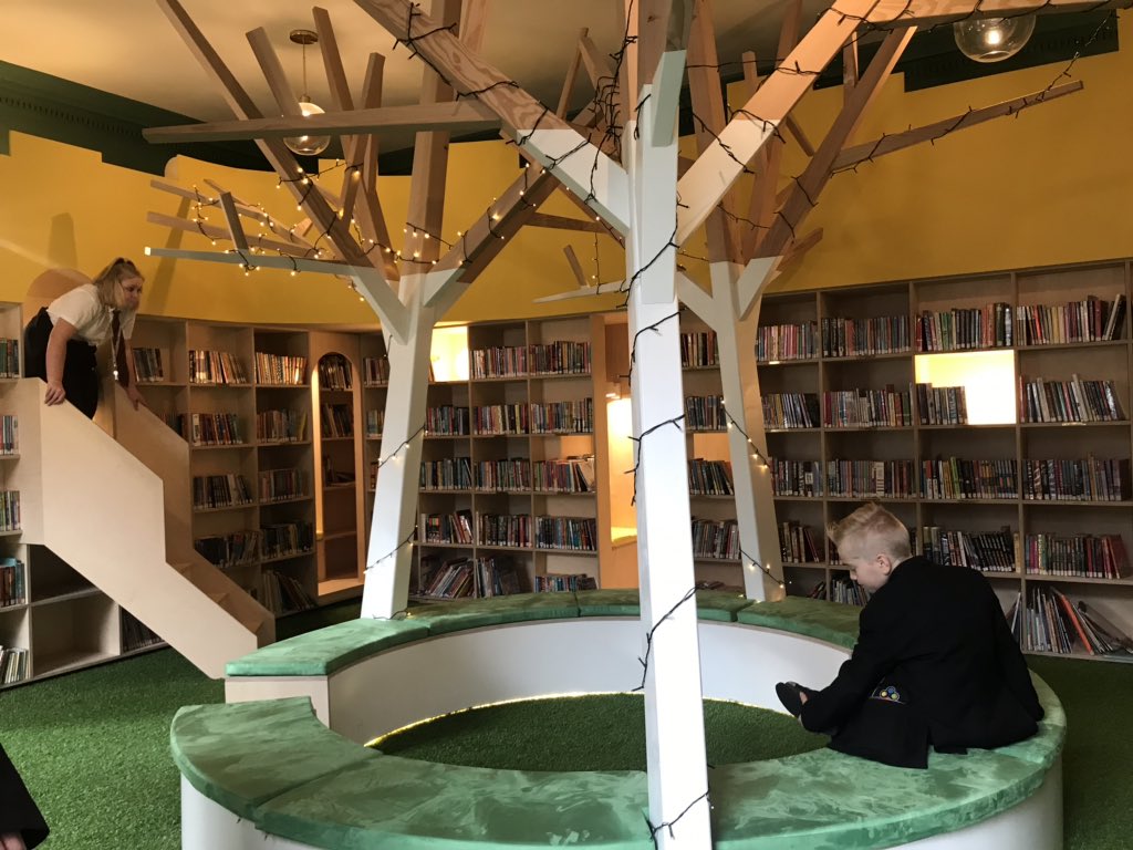 Enjoying the new children’s library with Yr 7 <a href="/LamareHighSchoo/">La Mare De Carteret High School</a> library visit <a href="/slsguernsey/">SLS Guernsey</a> @GYlibrary <a href="/LMDCHS_LRC/">La Mare LRC</a>
