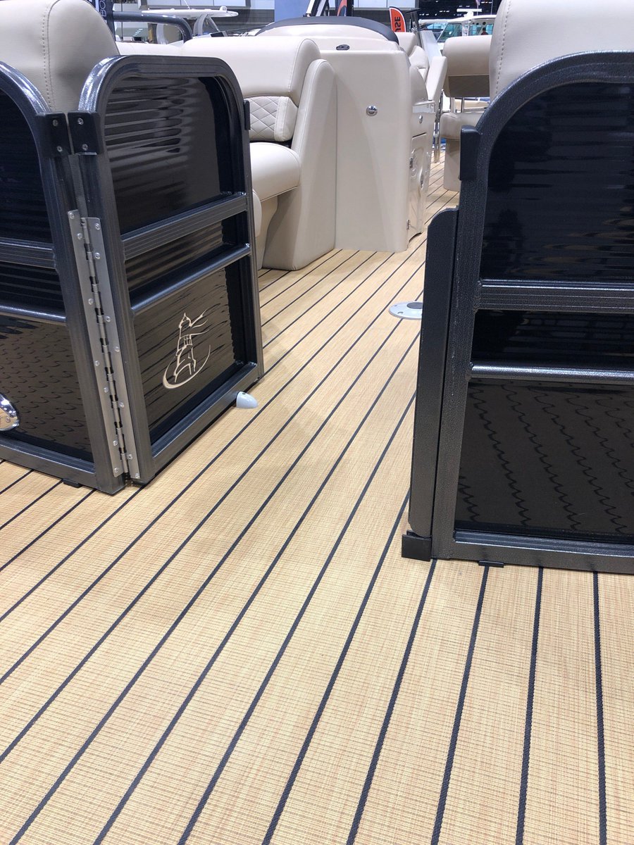 Flooring that is guaranteed to cause double-takes @mistyharborboat <a href="/pier33marina/">Pier 33 Marina</a> <a href="/ChiBoatShow/">Discover Boating Chicago Boat Show</a> 😎 #ChicagoBoatShow #MistyHarbor