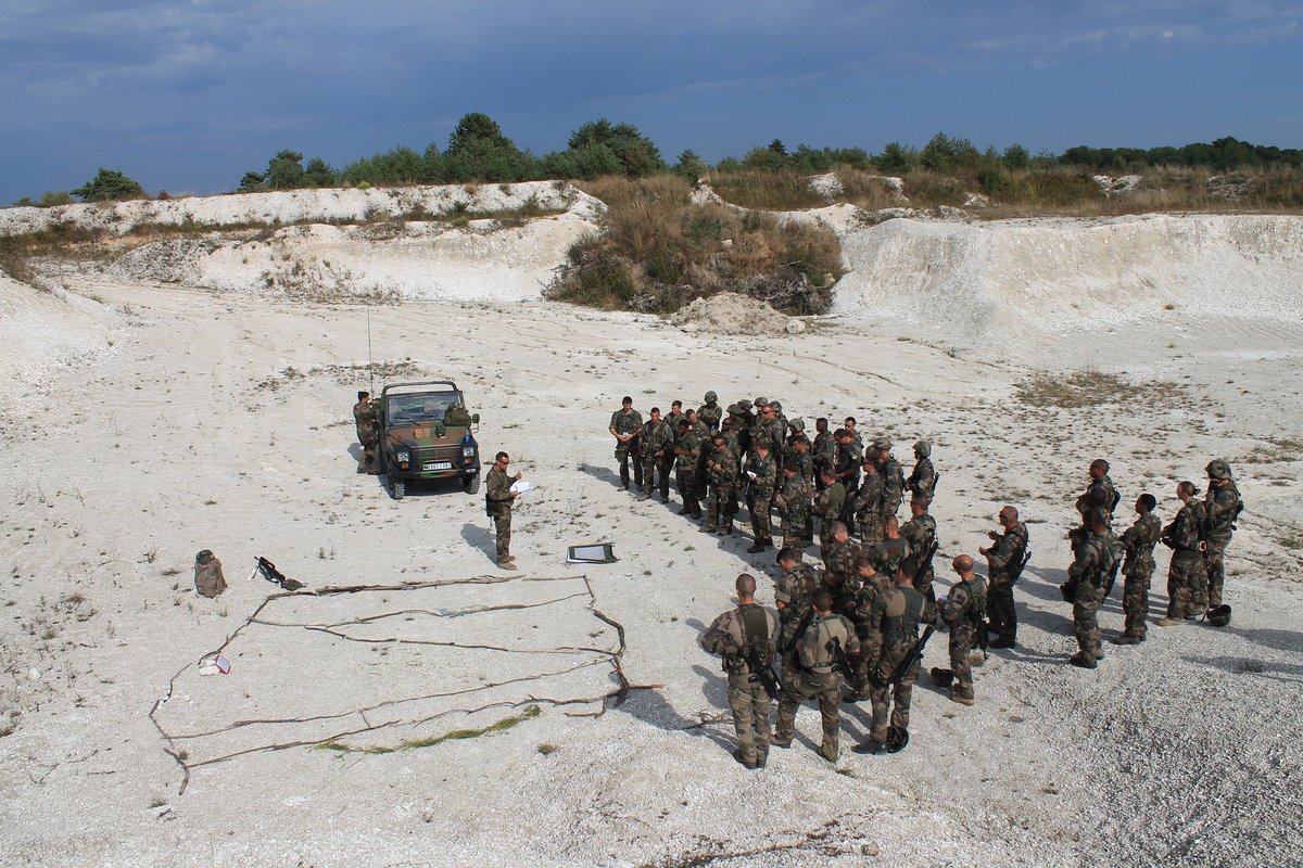 armeedeTerre's tweet image. [#PrépaOPS] Avec 520 soldats issus du #2RMAT, #503RT et autres unités, le groupement tactique logistique Mostaganem-Fribourg est prêt pour #Barkhane 🐪

📌 Mission : assurer le flux logistique terrestres et la maintenance des matériels, au profit des unités déployées de la #9BIMa