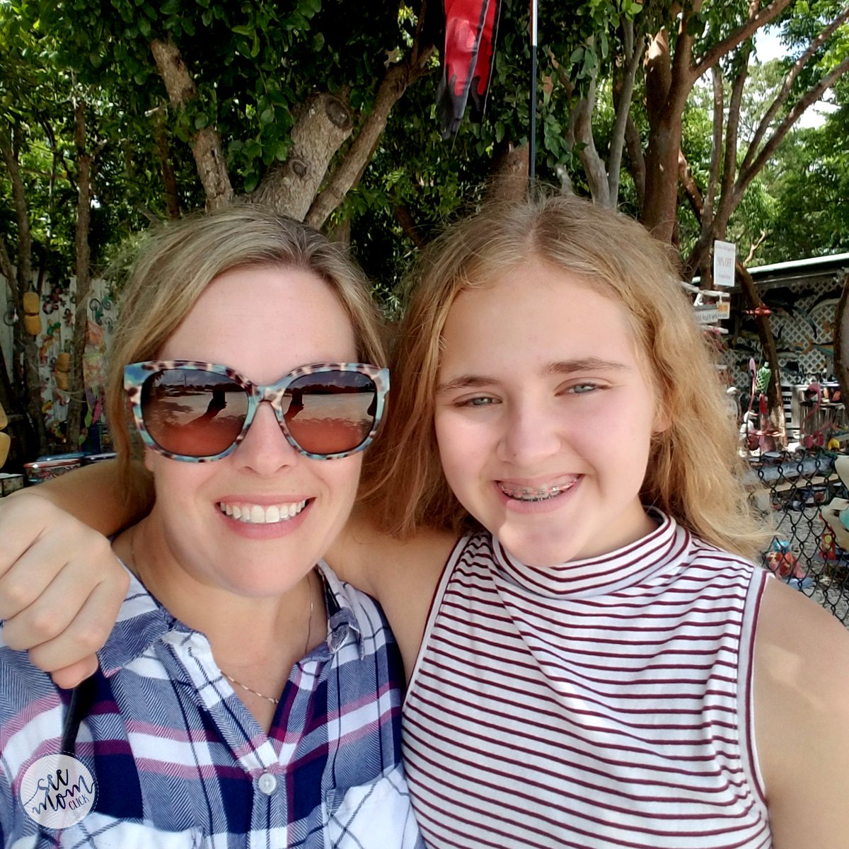 SeeMomClick's tweet photo. Raising a teen girl is not for the weak! Today I'm sharing tips to boost her confidence, and how we can partner with @Always and @Walmart to bolster the confidence of girls everywhere! #ad https://t.co/KR9gM8stO0 #LikeAGirl #EndPeriodPoverty https://t.co/I0U18G5Exp
