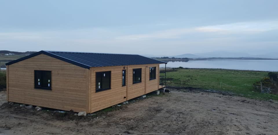 brb_homes's tweet photo. Here’s a Two Bedroom Modular Home we have recently finished at a beautiful coastal location 🤩 🌊

💻 https://t.co/aSwRAepBgO
📧 info@bigredbarn.ie
☎️ 094 90 02931

#BigRedBarn #NewYearMoreHomes #ModularHomes #NoFilter #UnrealView #25YearWarranty #MayoBusiness #AffordableHousing https://t.co/gzruubtWSn
