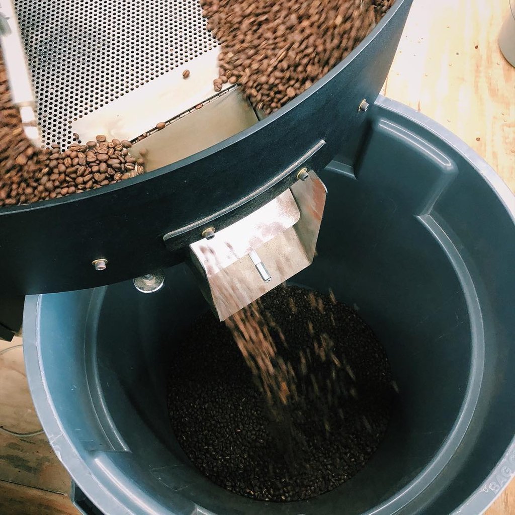 The_Kookaburra's tweet photo. Our bags of coffee are getting a fresh new look. Keep an eye out for the fresh new bags on Kookaburra Store shelves near you.
-
π· @calebeberle
-
#thekookaburra #specialtycoffee #thirdwavecoffee #coffee #espresso #latte #coffeeculture #kooksonly https://t.co/rKwRYDApJk