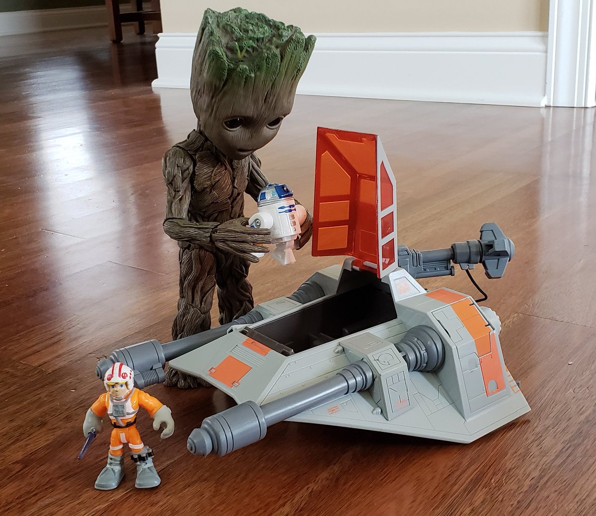 MyBabyGroot's tweet photo. I am Groot. 

#PackingForDegobah

#R2D2
#LukeSywalker

#groot #babygroot #iamgroot  #wearegroot #twig #guardians #guardiansofthegalaxy #guardiansofthegalaxyvol2 #avengersinfinitywar #gotg #gotg2 #marvel #disney #starwars #theempirestrikesback #artoo #luke #degobah https://t.co/KgBs7lJ2Wc
