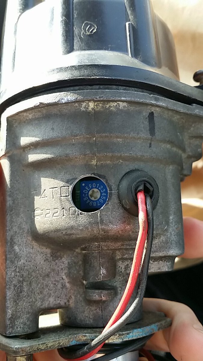 FactorySecret's tweet photo. Adjust the dwell electronically they say, ok. #サニー #b110 #datsun1200 #secretfactory https://t.co/yfFLn0BBxA