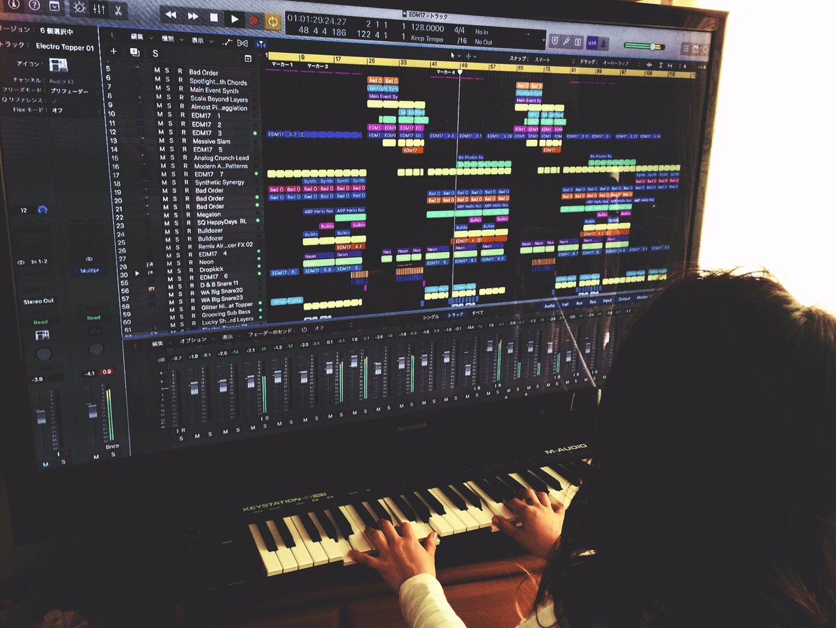 ABQ_ALISA's tweet photo. Making making⭐️💃

#nativeinstruments #maschine #logicprox #electro #edm #bigroom #house #techno #trance #dance #yamaha #dj #femaledj #femaleproducer #instamusic #japanesedj #クラブ #studio https://t.co/ZWb89AlQdy