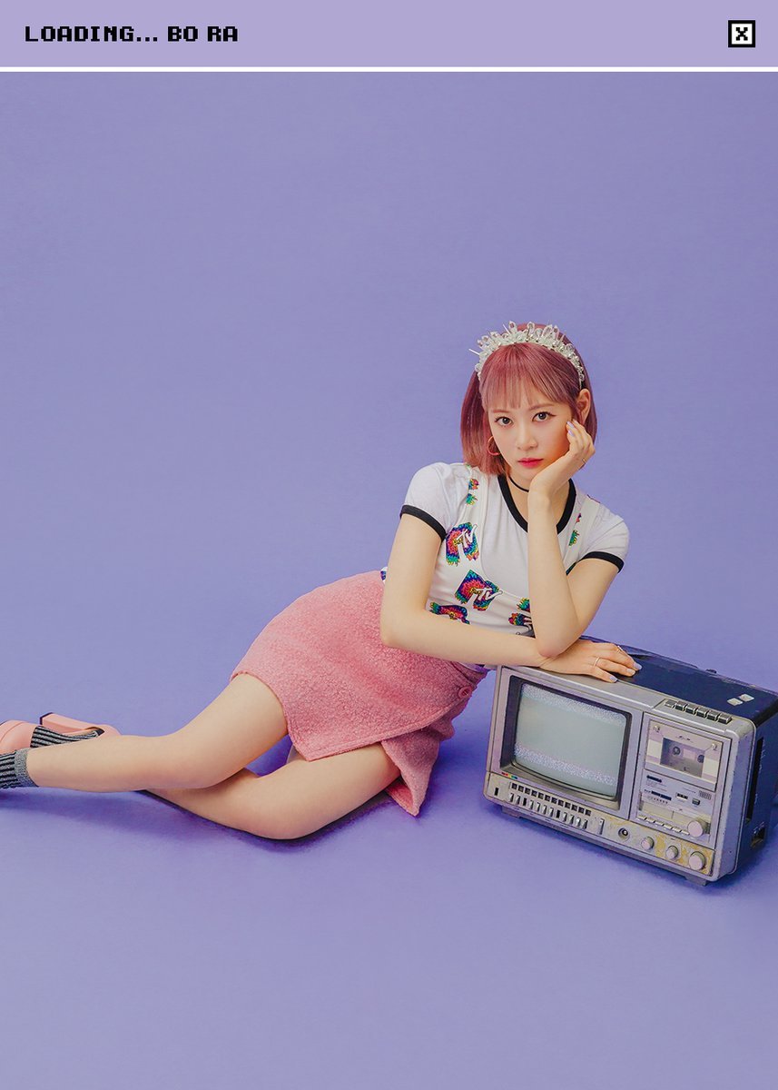 KimBoraBrasil's tweet photo. 📷FOTO)) 10.01.19 | Atualização no Twitter do Cherry Bullet com fotos teaser da versão 'Loading' para o album de debut 'Let's Play Cherry Bullet'.

#BORA #보라 #CherryBullet #체리블렛 #QnA #LOADING_BORA https://t.co/xlAO0Sddec