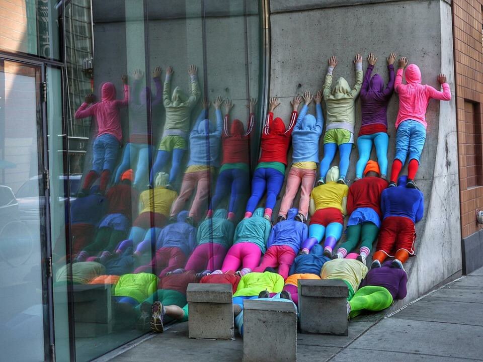 AustriainALB's tweet photo. Benches´stories @mqwien. This is how urban spaces become performance spaces: The body sculptures of the internationally renowned🇦🇹 choreographer #WilliDorner can seem either supremely improvised or carved from stone.They surprise and inspire – just like culture in Austria. https://t.co/EEfxbb4ip3