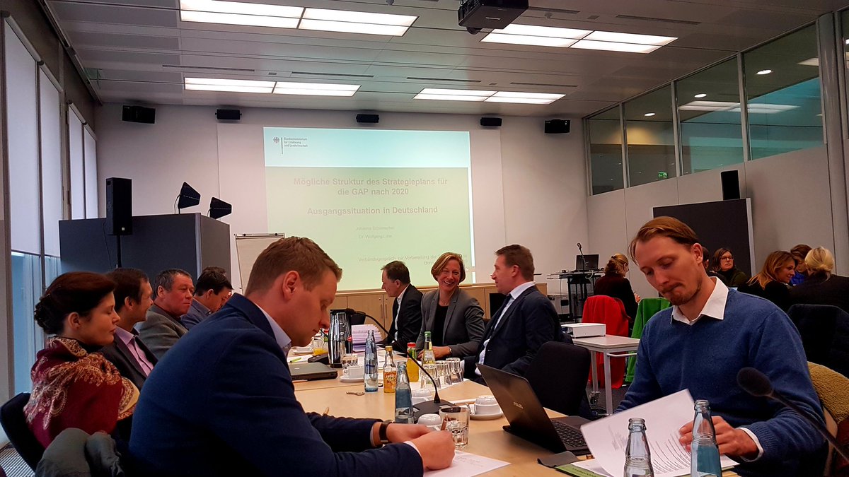Ch_Gaebel's tweet photo. .@Bauern_Verband heute mit wichtigem landwirtschaftlichen Input für #SWOTAnalyse über #StatusQuo der #EUAgrarförderung als Grundlage für #GAPStrategieplan zur #GAPnach2020. Erstes Fazit: Die deutschen Landwirte leisten schon heute ziiieeemlich viel für die Gesellschaft! 👍😀💪 https://t.co/z0hpzKTRb2