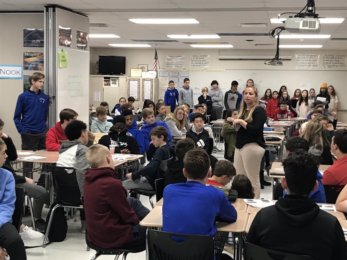 Berlin_Bears_FB's tweet photo. Awesome being at Berkshire MS today talking with so many of or our Future Bears. Standing room only!! Be a part of something special!! #BuildingTheFoundation #PawsToClaws https://t.co/UO7mFgNBgP